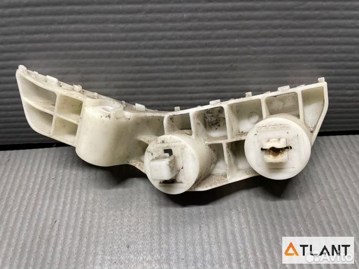 Крепление бампера передняя правая nissan fuga