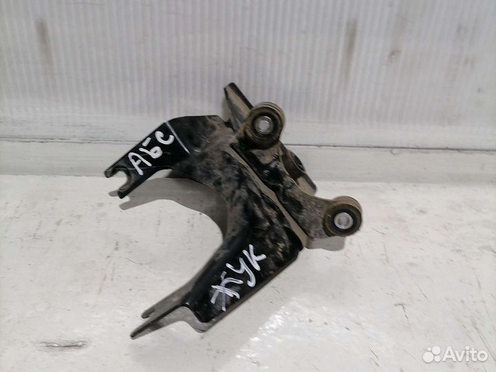 Кронштейн блока абс Nissan Juke