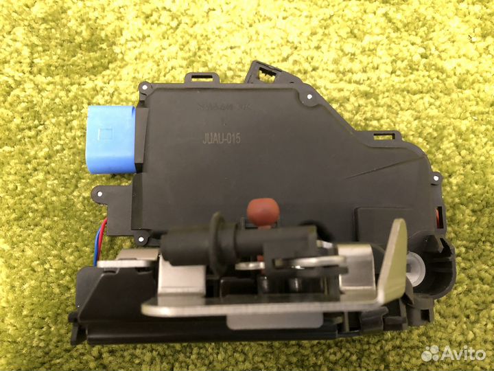 Замок двери передней левой Audi A8 2003-07, новый