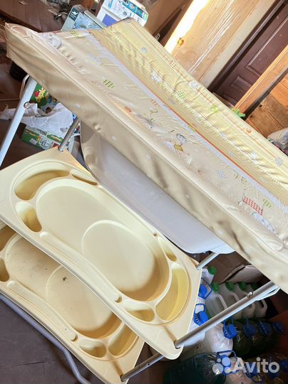 Ванночка для купания и пеленальный столик