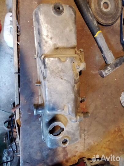 Крышка клапанов