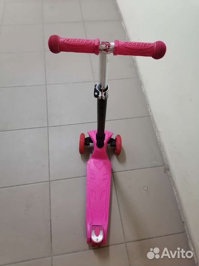 Самокат детский трехколесный со светящимися кол