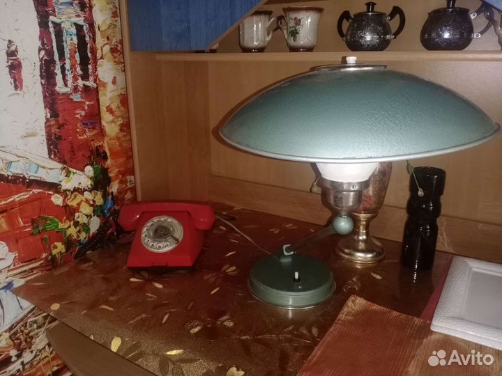 Лампа настольная СССР и телефон