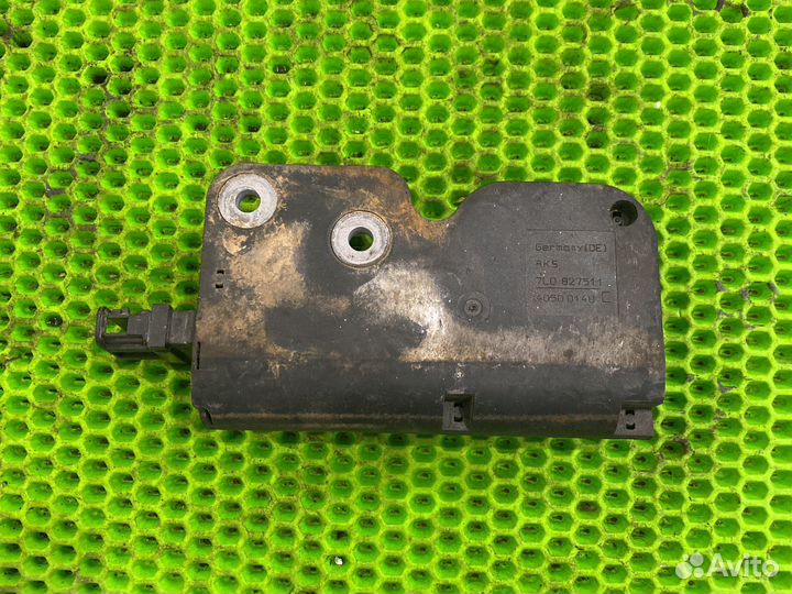 Петля замка багажника Porsche Cayenne 955 Touareg