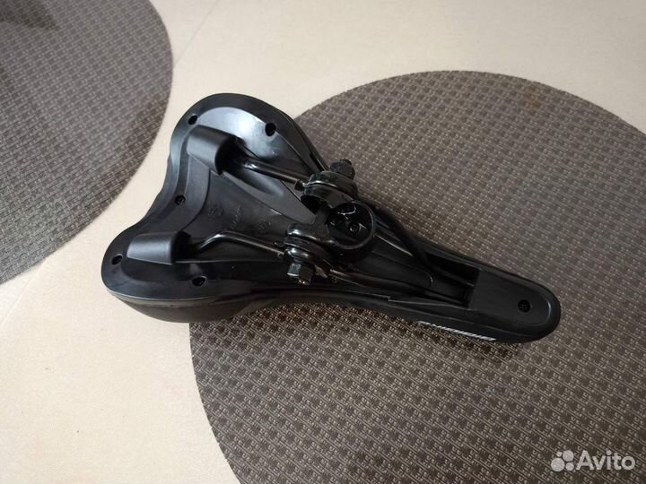 Седло для велосипеда с чехлом