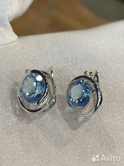 Золотые серьги с топазами