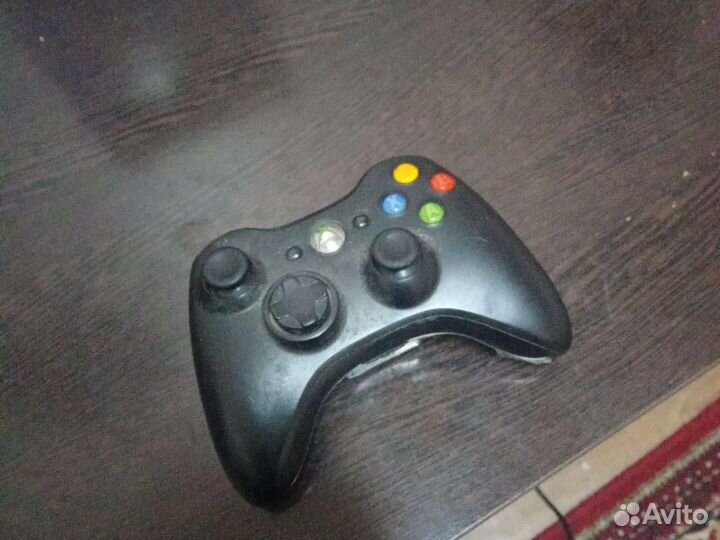 Xbox 360 с кинектом,играми и двумя геймпадами