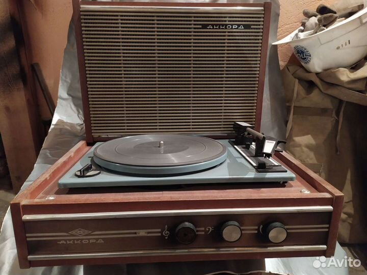 Проигрыватель винила аккорд