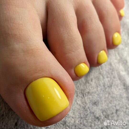 Педикюр с покрытием гель-лак м. Василеостровская