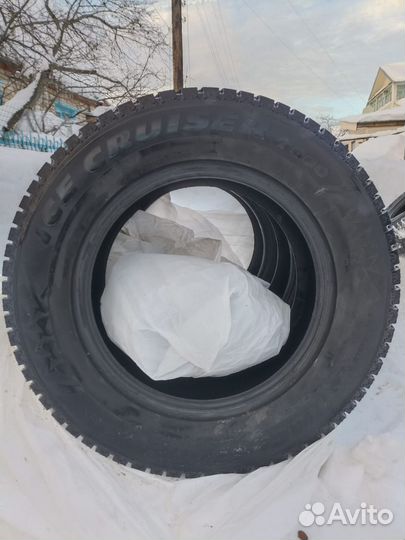 Bridgestone Ice Cruiser 7000 215/70 R16