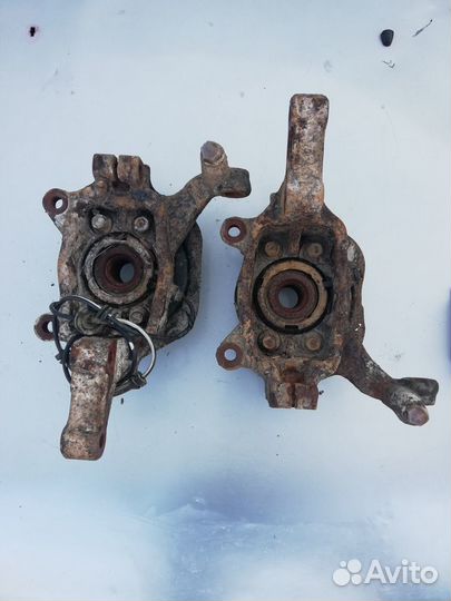 Кулак поворотный левый /правый Nissan teana j31