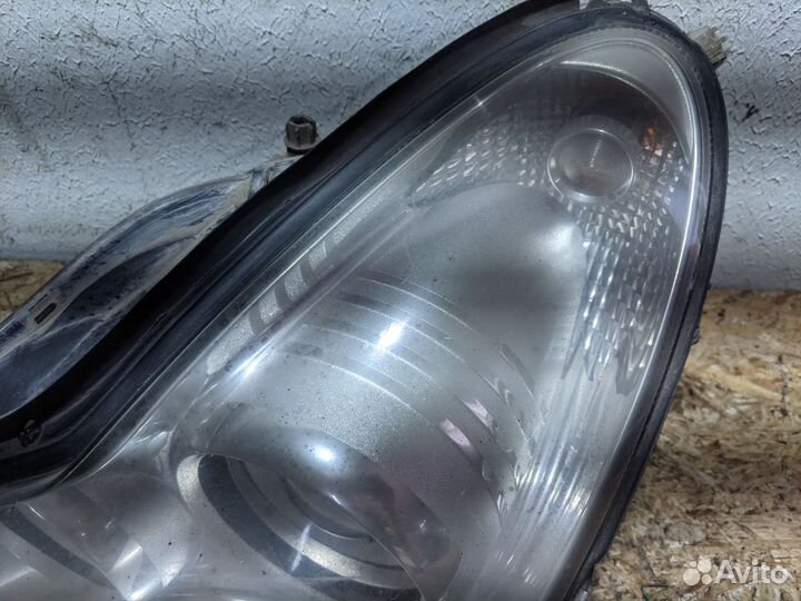 Фара передняя левая Mercedes-Benz CLS C219