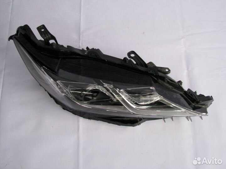 Toyota Camry V70 Фара передняя правая 2017+