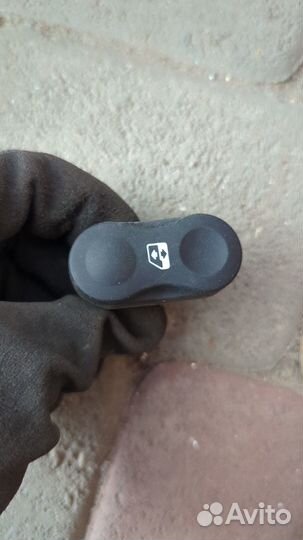 Кнопка стеклоподъемника (Renault Sandero