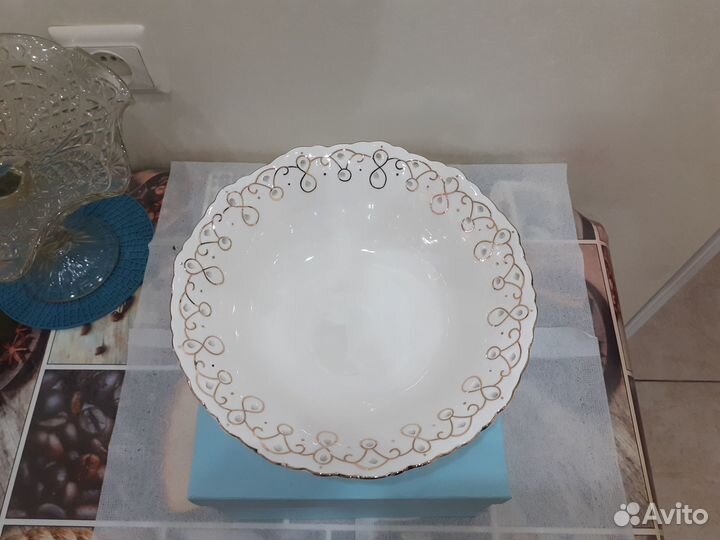 Конфетница на ножке