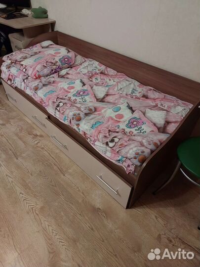 Детская кровать от 3 лет с матрасом бу.два ящика