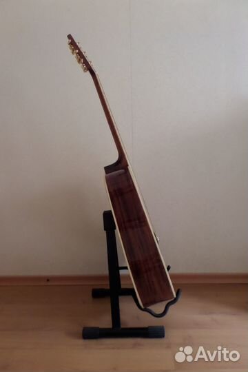 Акустическая гитара 