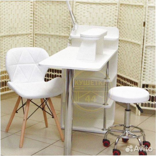 Маникюрный стол