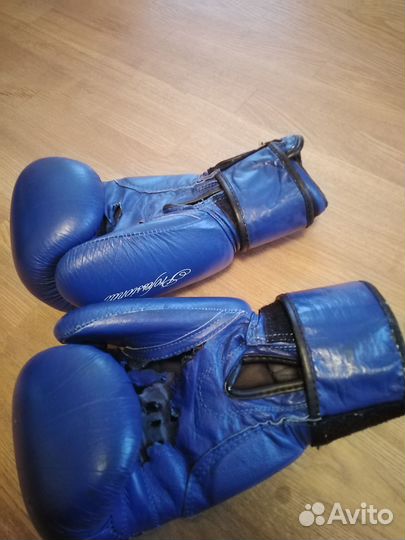 Перчатки для кикбоксинга