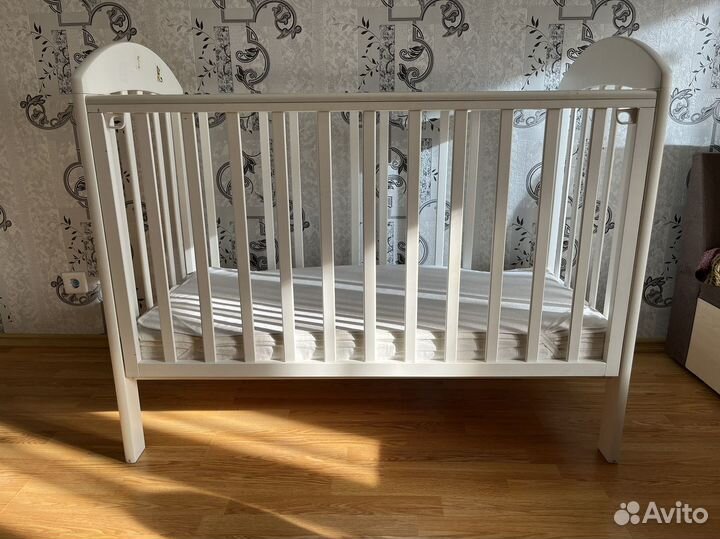 Детская кроватка с матрасом