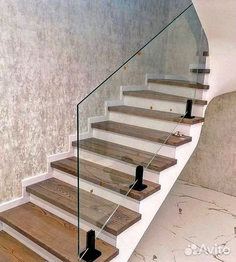 Стеклянное ограждение для лестницы любой сложности