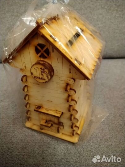 Копилка деревянная стилизованная