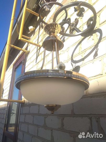 Светильники настенные и люстра