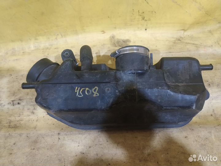 Корпус воздушного фильтра Subaru Impreza (G11 2000