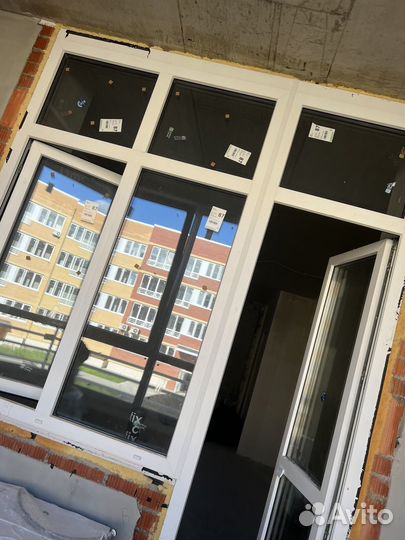 Оконный блок с дверью