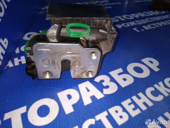 Передний правый замок двери Hyundai Solaris 1