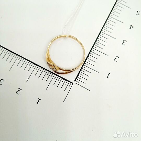 Кольцо с синтетическим камнем Золото