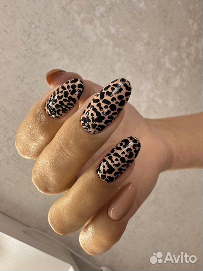 Маникюр педикюр 990 В студии