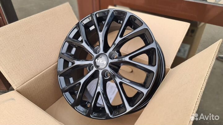 Новые комплект Россия R15 на Kia Rio X X-Line