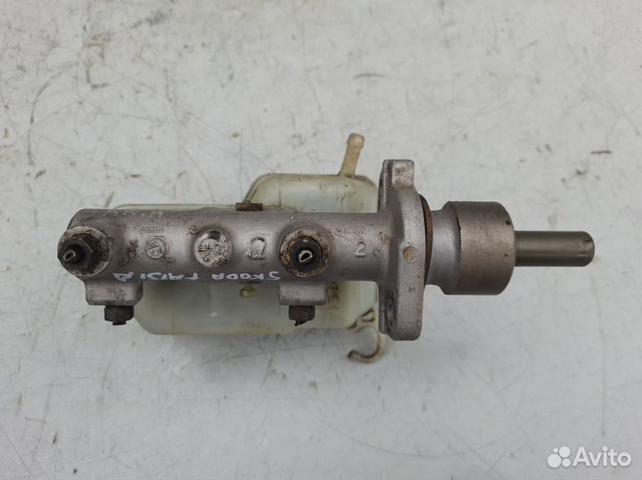 Главный тормозной цилиндр Шкода Фабия