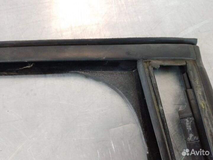 Уплотнитель стекла двери Ford Focus Ii 2005-2008