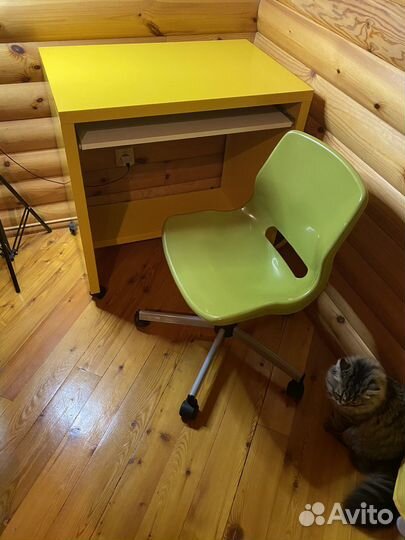 Стол-парта и стул на колесиках