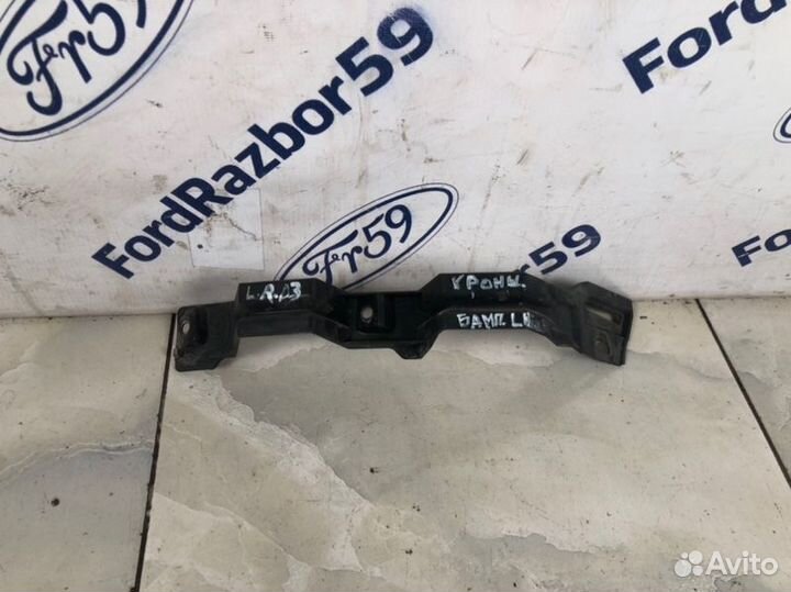 Кронштейн бампера передний левый Land Rover