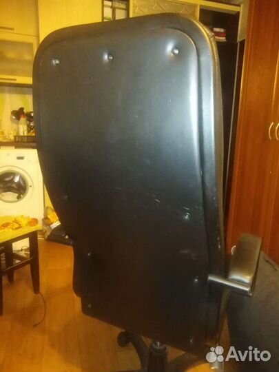 Офисное кресло