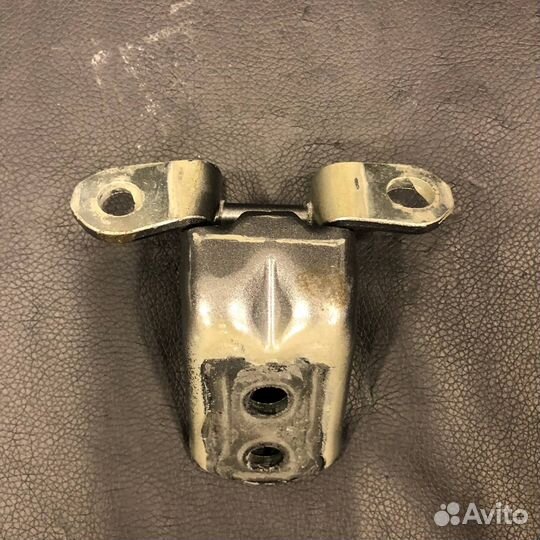 Петля двери задней левой нижняя Nissan Qashqai