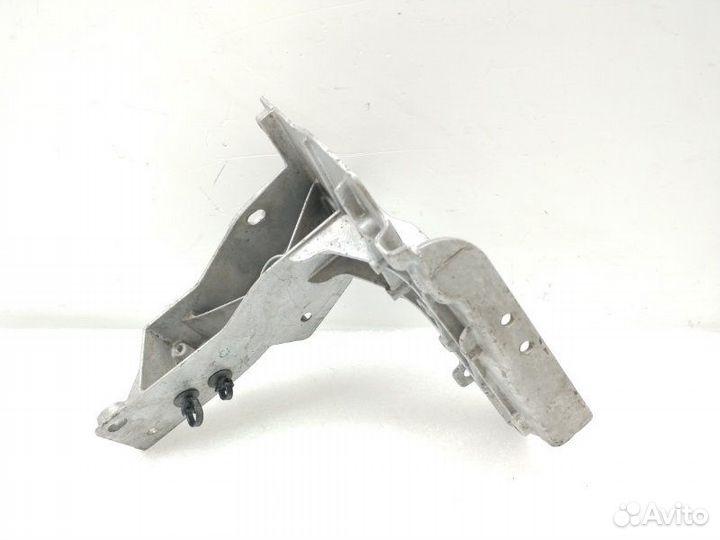 Кронштейн передней панели передний левый