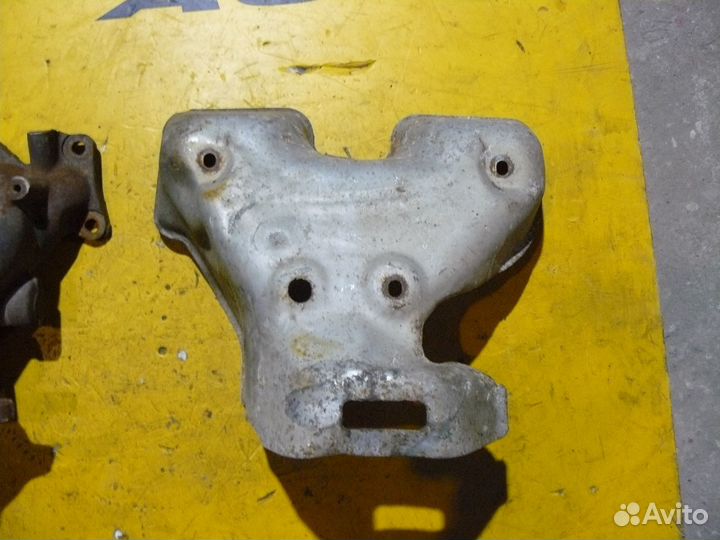 Коллектор выпускной 1,5л Nissan Almera N16 2005г