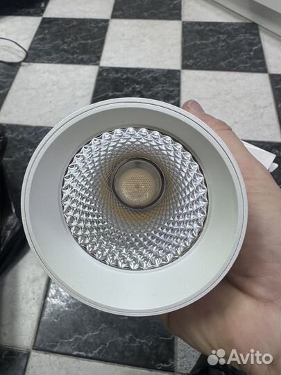 Светильники потолочные поворотные