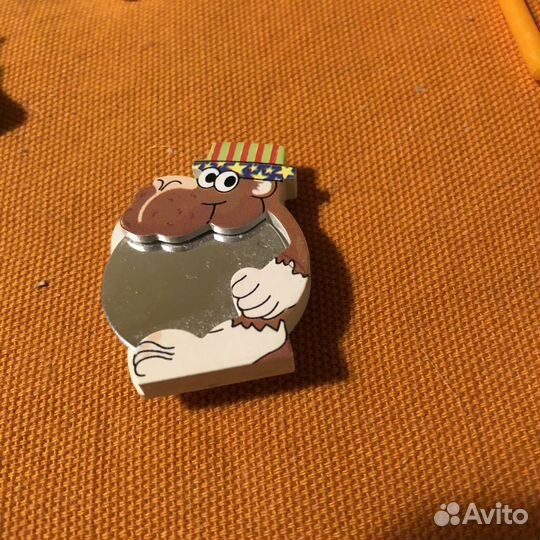 Лошадь трещетка зеркало мелкие игрушки из киндера