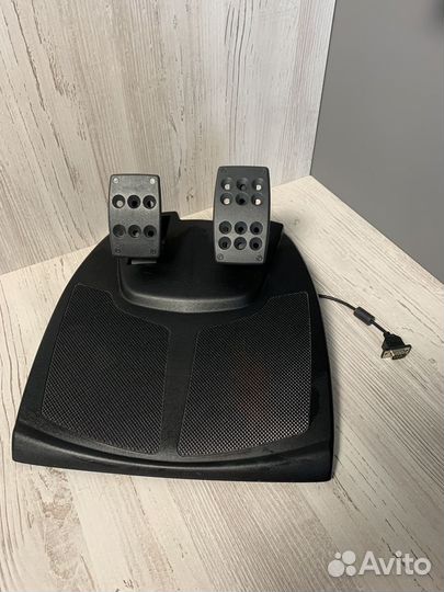 Игровой руль logitech momo racing