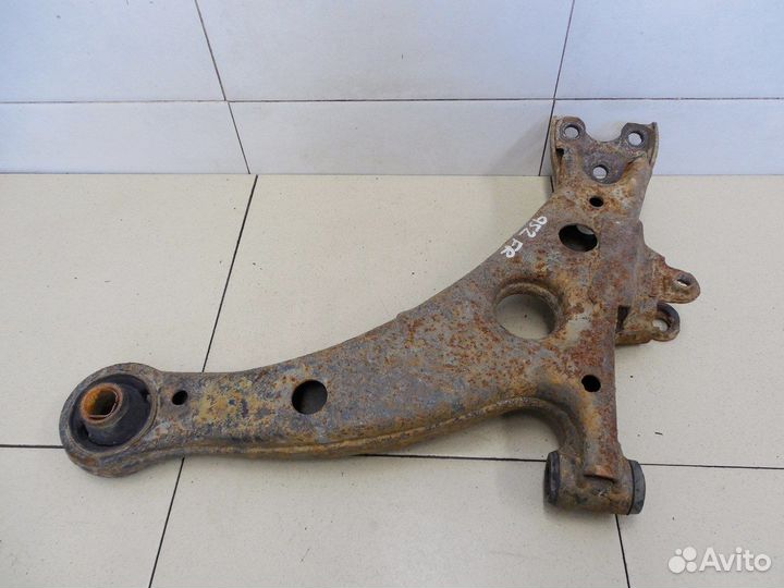 Рычаг передний нижний правый Avensis I 1997-2003