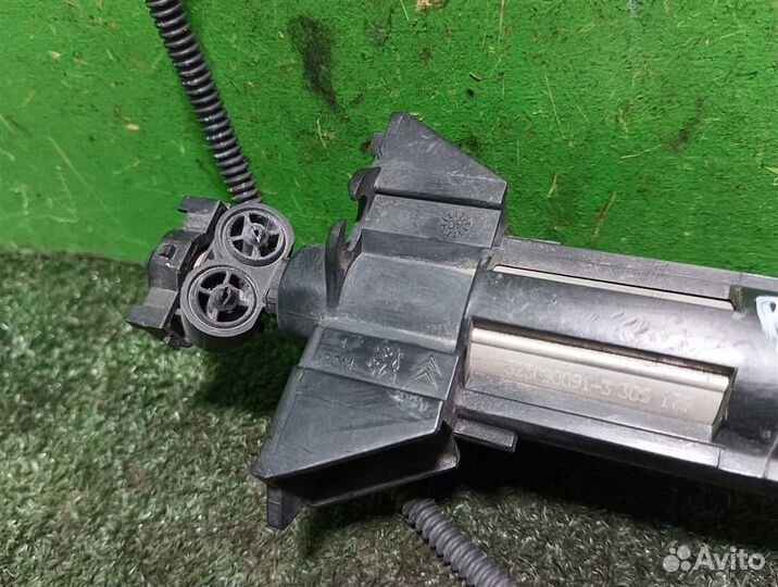 Форсунка омывателя фары левой Citroen C5 2009