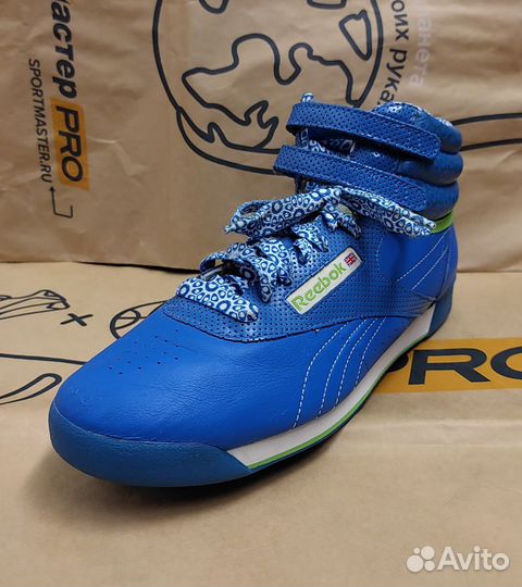 Кроссовки женские