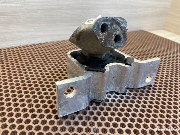 Опора двигателя правая LADA X-Ray