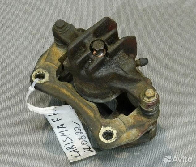 Суппорт передний правый Carisma