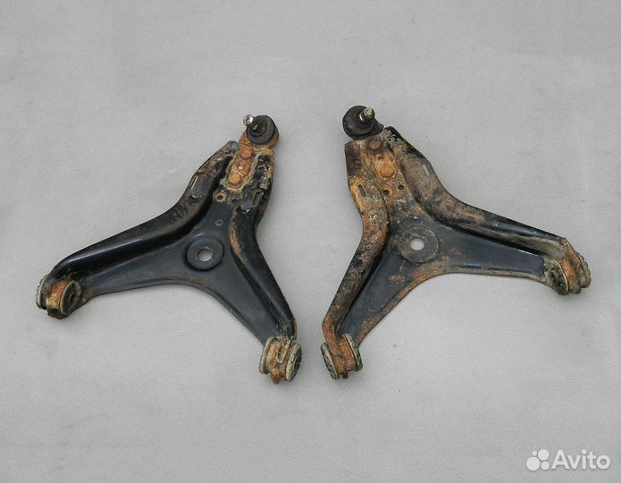 Рычаг передний Audi 80 B3